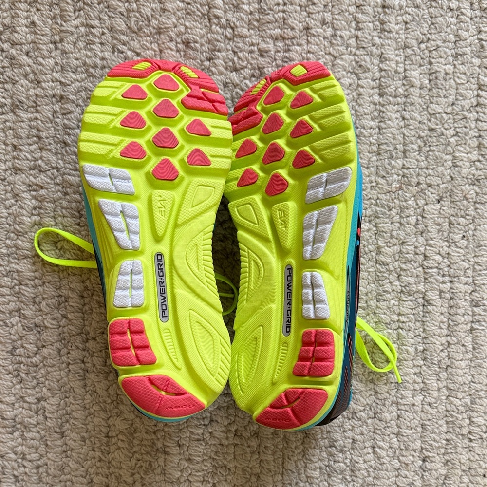 Saucony women’s Kinvara 6 running shoes - White, Blue, and Neon Yellow - Picture 3 of 6